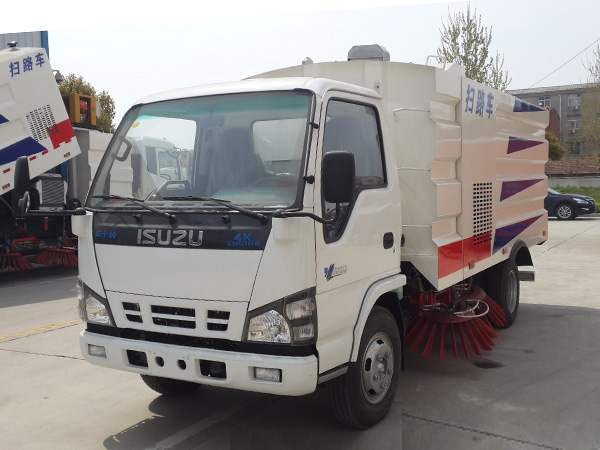 五十鈴掃路車（1.5方水罐，4方塵罐）