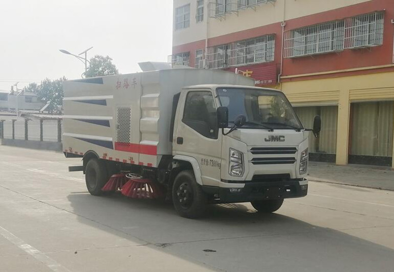 江鈴掃路車（1.5方水罐，4方塵罐）