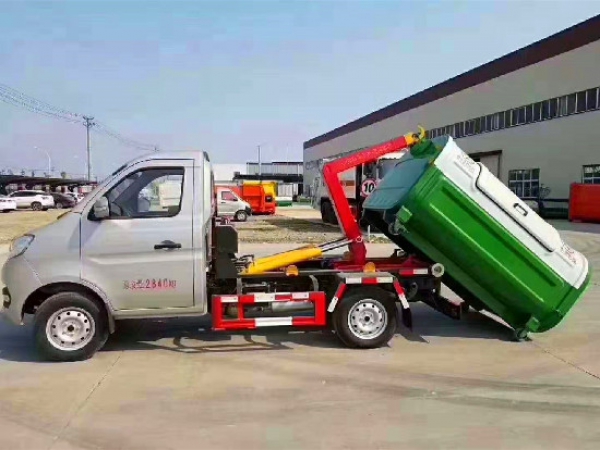 長(zhǎng)安國(guó)六汽油鉤臂（車廂可卸）式垃圾車（后單輪）3方