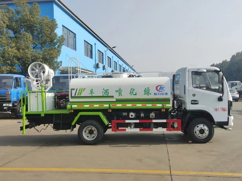 小多利卡5噸綠化噴灑車，30米打藥車