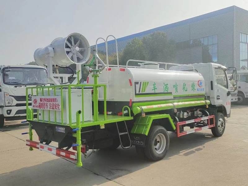 小多利卡5噸綠化噴灑車，30米打藥車