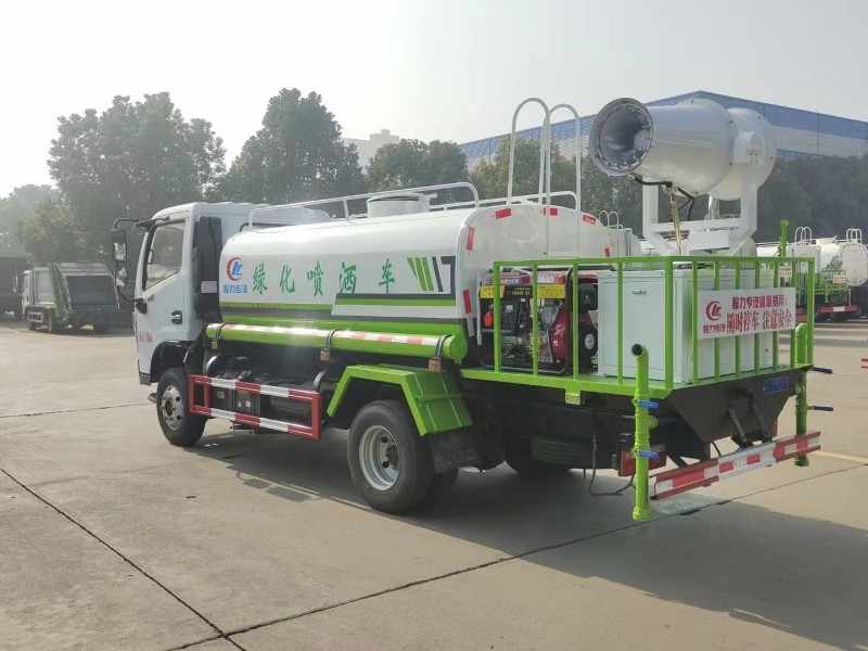 小多利卡5噸綠化噴灑車，30米打藥車